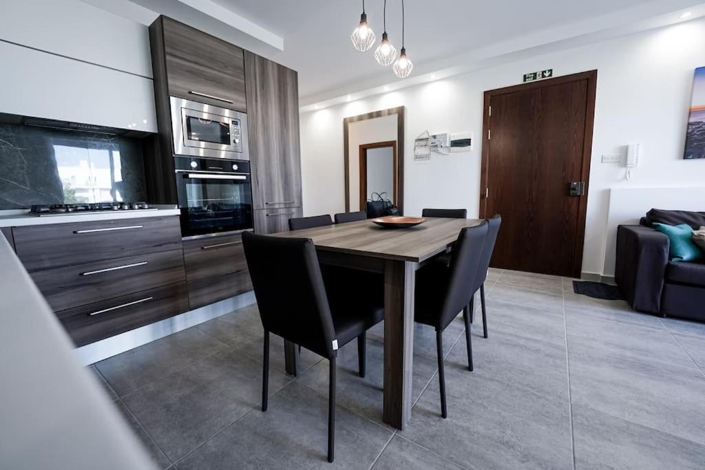Lovely By The Sea. Mf1 Apartment St. Paul's Bay