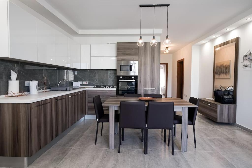 Lovely By The Sea. Mf1 Apartment