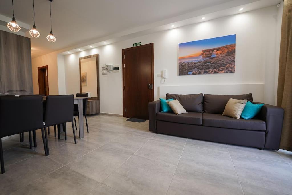 Apartment Lovely By The Sea. Mf1